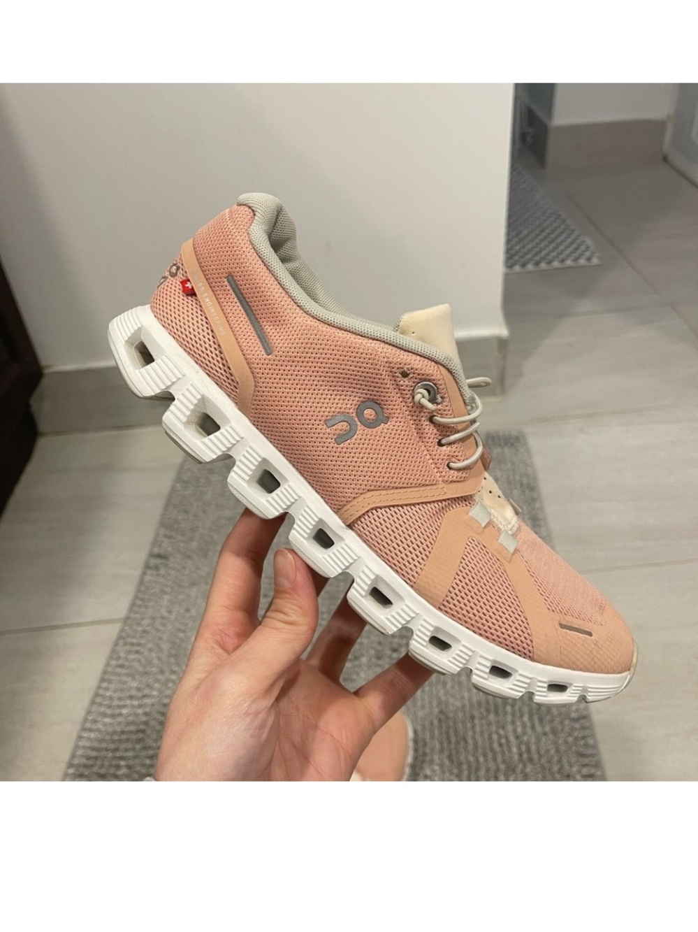 On Running Cloud 5 "Rose Shell" sneakers women’s 8